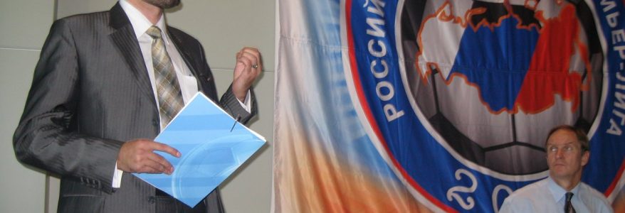 Обстановка на стадионах превращается в полный беспредел