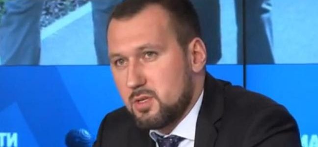 Большинство фанатов понимают: стадион не для политических лозунгов