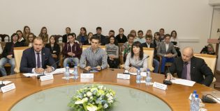 В 12 подмосковных городах появится англоязычная навигация